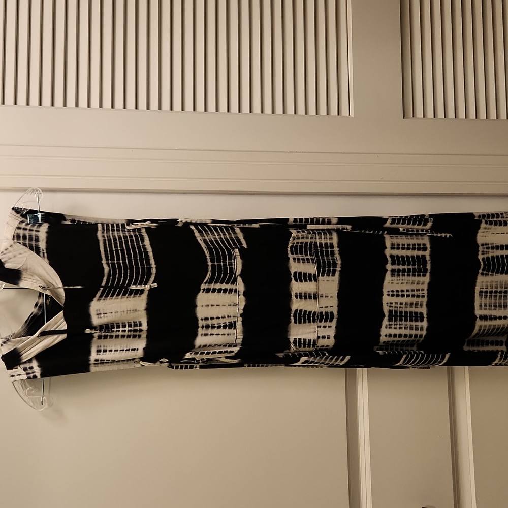 NWT Black and White Sleeveless Maxi Dress